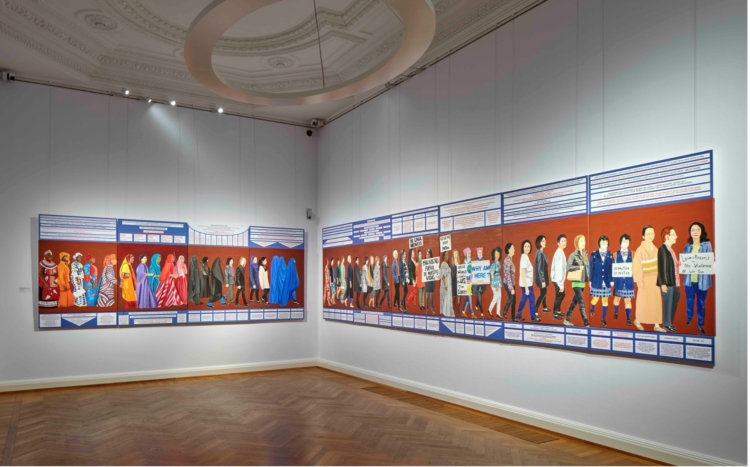 Berthe Lutgen, "La Marche des femmes", 2017–2019. Huile sur toile, PVC. Ensemble de 10 panneaux. 155 x 100 cm (chacun). Collection Mudam Luxembourg. Acquisition 2023. Vue de l’exposition "Berthe Lutgen et Misch Da Leiden", Villa Vauban, Luxembourg, 27.11.2021 – 22.05.2022 © Berthe Lutgen. Photo : Christof Weber