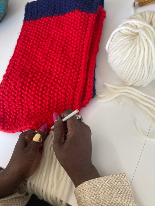 Wednesday Night Fever with Mamie et moi – Hand-to-hand knitting