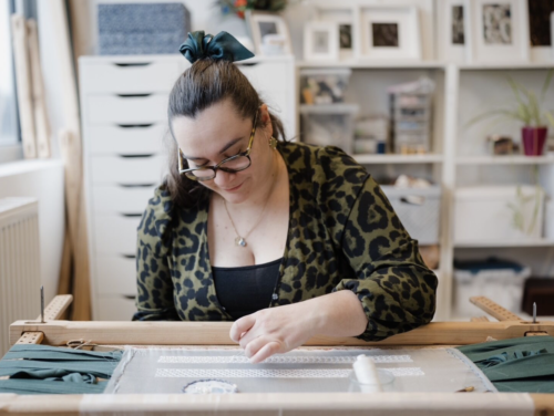 Die Welt der textilen Künste. Perlen und Garn im Dialog zwischen Herz und Hand