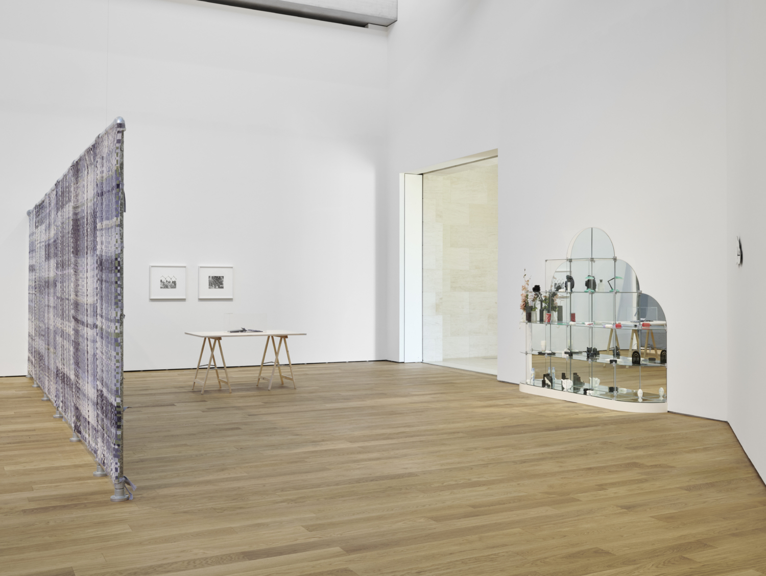 Andrea Bowers, ‘Defense of Necessity’, 2003. Henrike Naumann, ‘Aufbau West’, 2017. Collection Mudam Luxembourg. Donation 2023 – Gaby et Wilhelm Schürmann avec le soutien des membres du Cercle des collectionneurs du Mudam Luxembourg. View of the exhibition ‘Radio Luxembourg: Echoes across borders’, Mudam Luxembourg. Photo: Mareike Tocha © Mudam Luxembourg