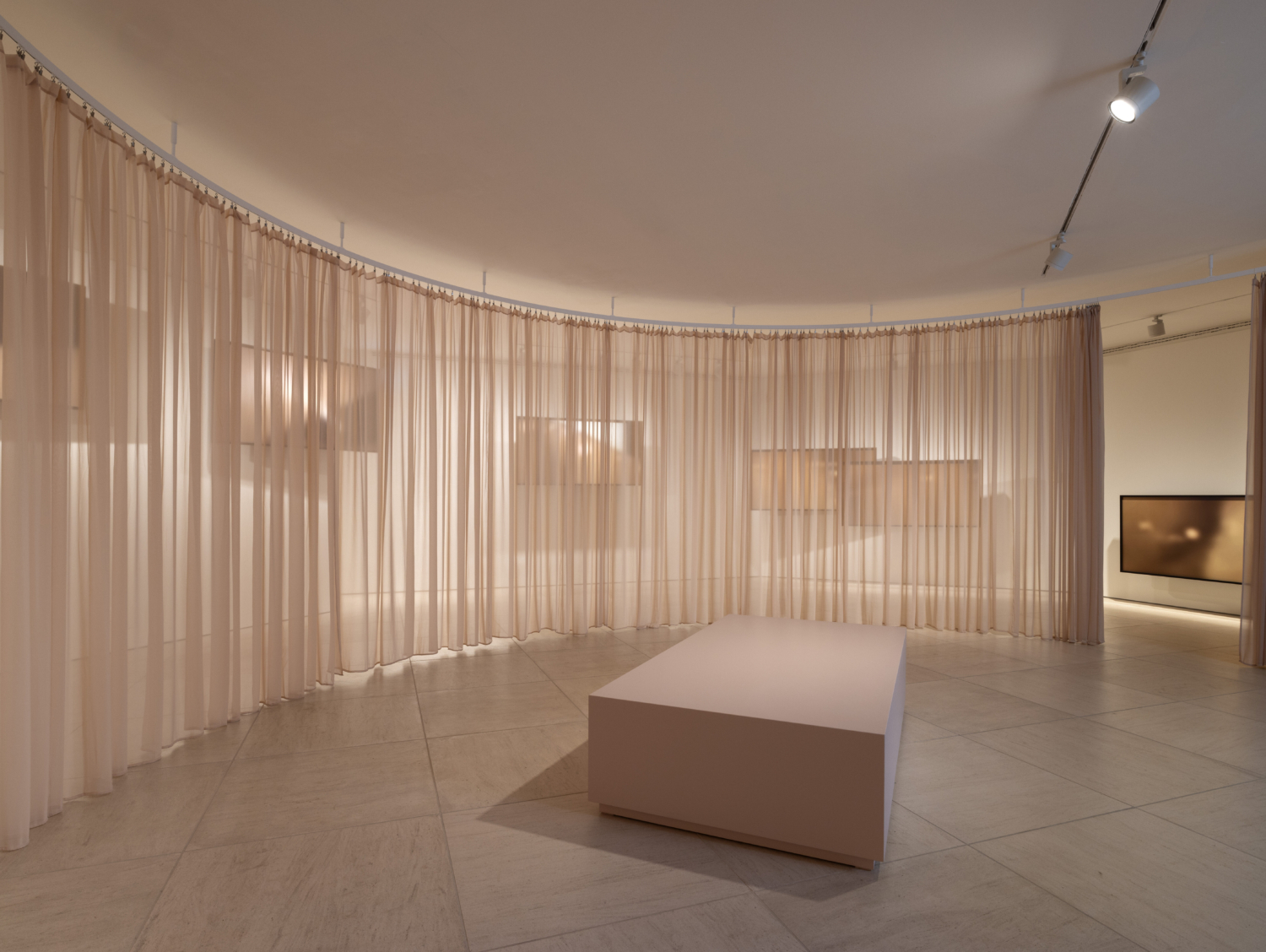 Exhibition view, ‘Simon Fujiwara: A Whole New World’, Mudam Luxembourg. Courtesy of the artist; Gió Marconi, Milano; TARO NASU, Tokyo; Dvir Gallery Paris, Tel Aviv, Brussels and Esther Schipper Berlin/Paris/Seoul. Photo: Andrea Rossetti © Mudam Luxembourg