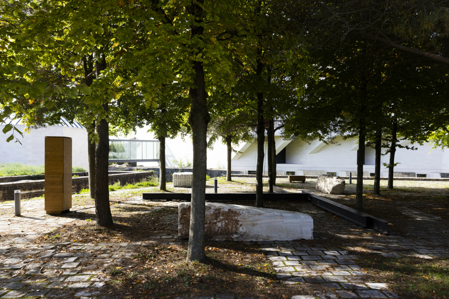 View of the exhibition "Tarek Atoui. Waters’ Witness", 24.09.2022 – 05.03.2022, Mudam Luxembourg © Photo: Eike Walkenhorst | Mudam Luxembourg