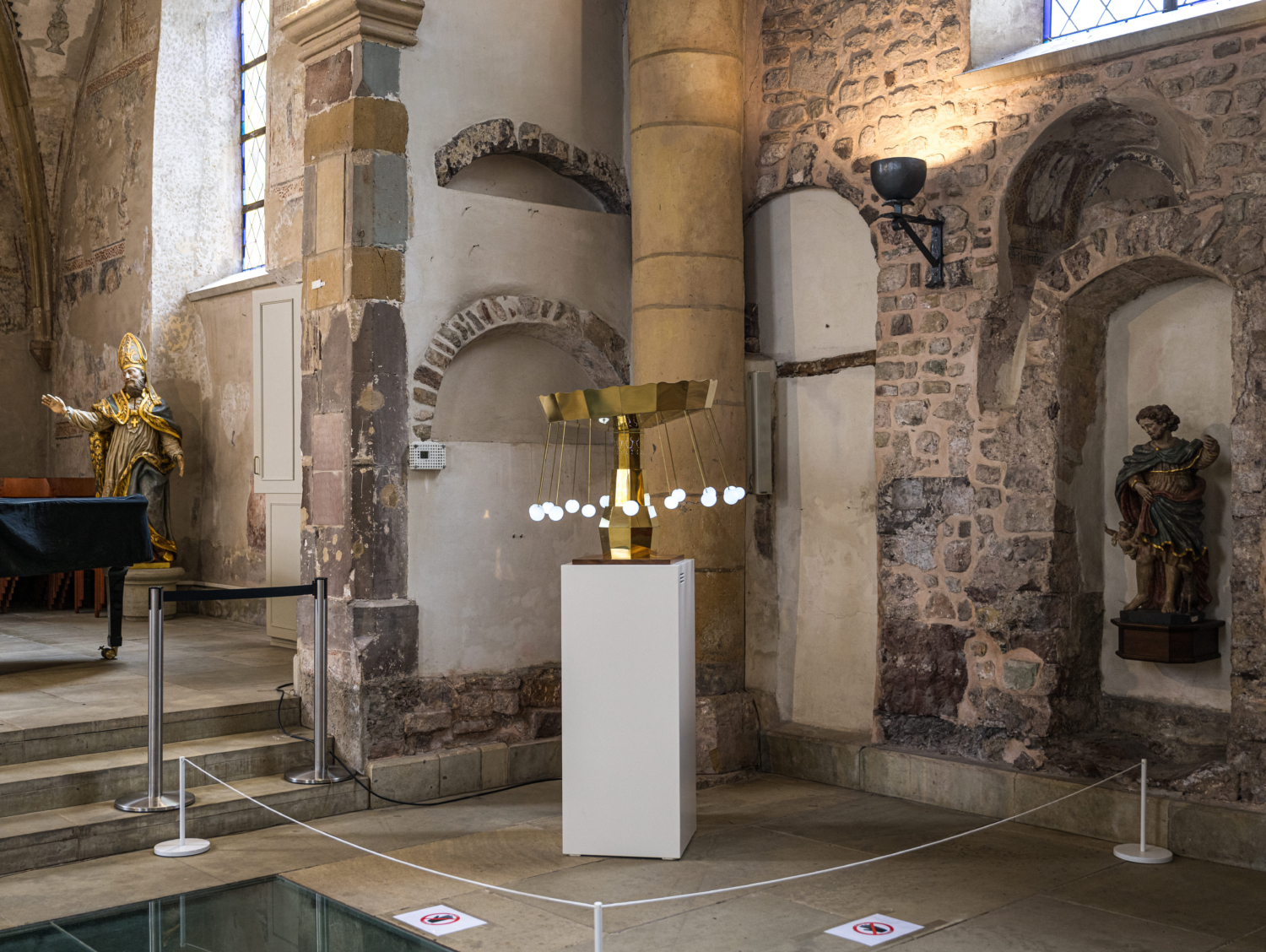 Su-Mei Tse, ‘Vertigen de la Vida (Dizziness of Life)’, 2011. In collaboration with Jean-Lou Majerus. Collection Mudam Luxembourg. Exhibition view ’Dodeka: 12 Works for 12 Cantons‘, Vieille Église Saint-Laurent, Diekirch. Photo: Mike Zenari © Mudam Luxembourg