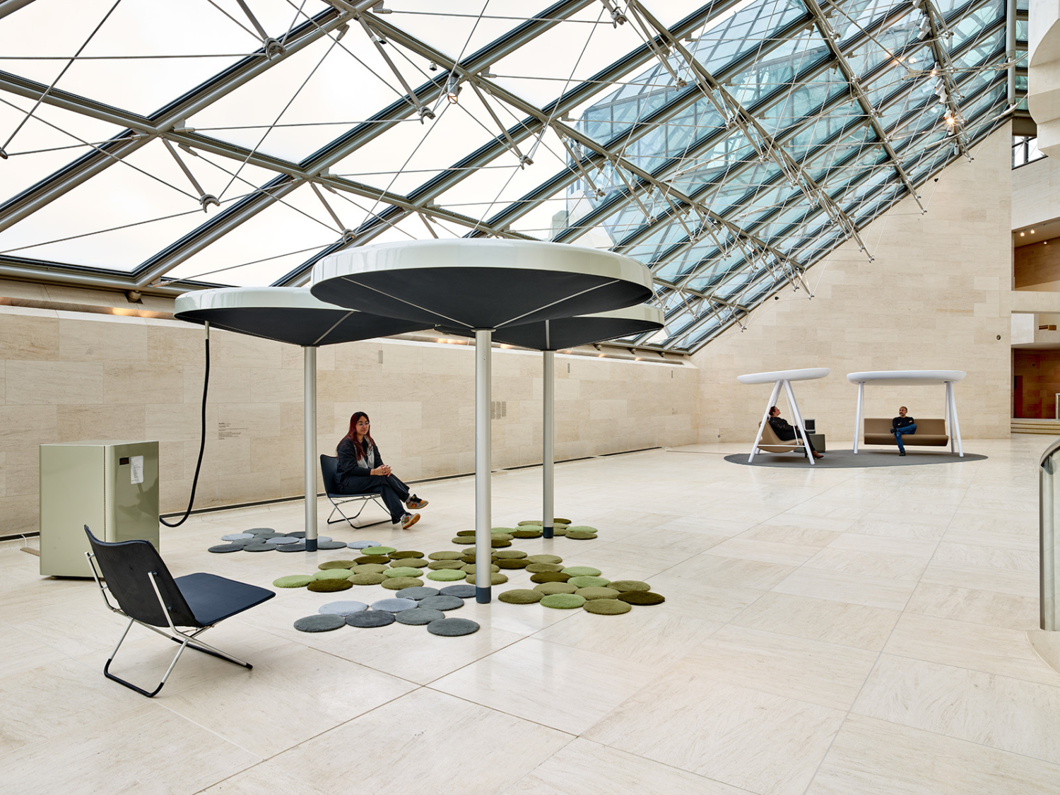 Ronan & Erwan Bouroullec, "Audiolab 2", 2002 + Laurent Massaloux, "Audiolab 3", 2003. Collection Mudam © Photo : Studio Rémi Villaggi  | Mudam Luxembourg