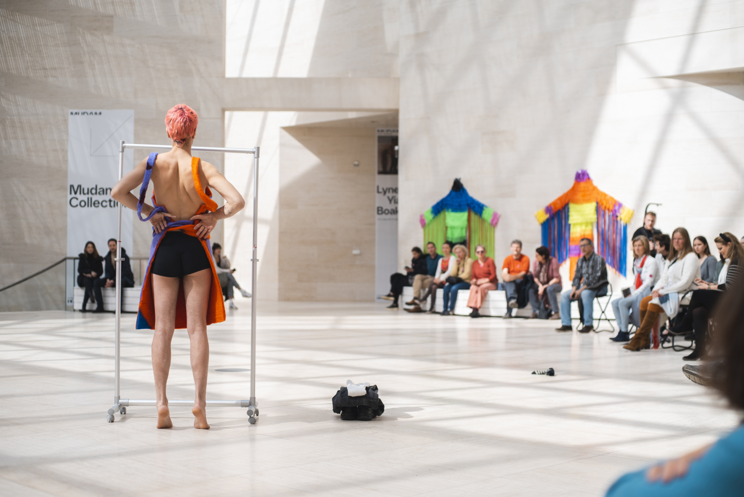 Darius Dolatyari-Dolatdoust. PARADES, 10.04.2022, Performances at Mudam Luxembourg. Photo: Simon Verjus | Mudam Luxembourg