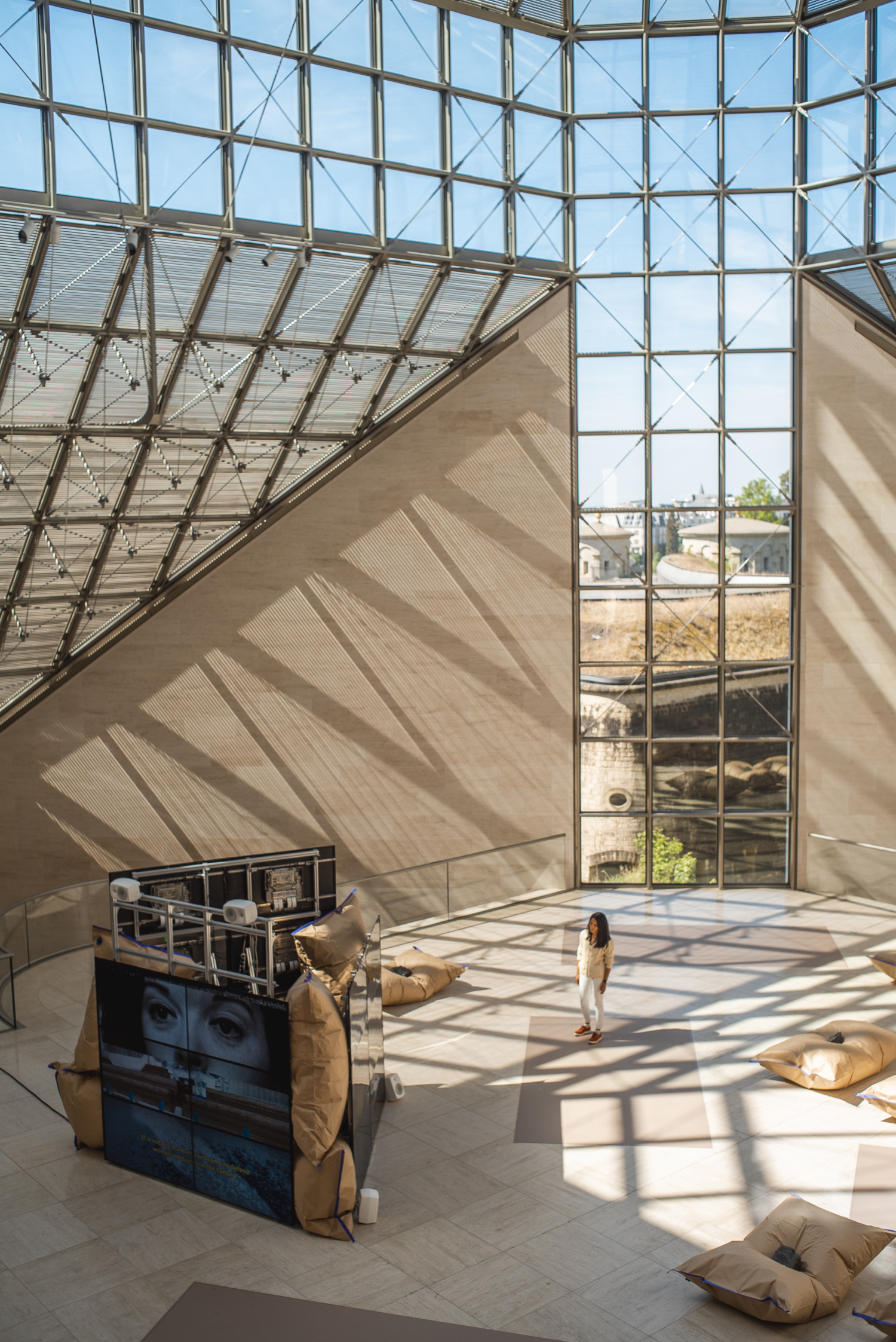 Vue de l'exposition "Cecilia Bengolea. Deary Steel", 14.05 – 29.05.2022, Mudam Luxembourg © Photo : Simon Verjus | Mudam Luxembourg