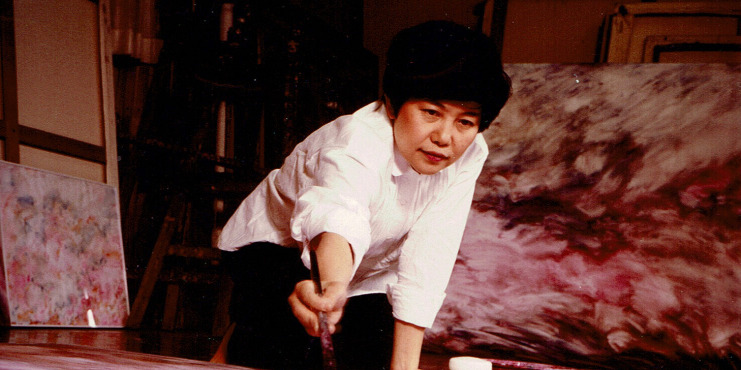 Yoko Matsumoto painting at her studio in Ongata, Hachioji, Tokyo, 1982. Courtesy of Hino Gallery and White Cube. Photo: Mikio Kubota © The artist