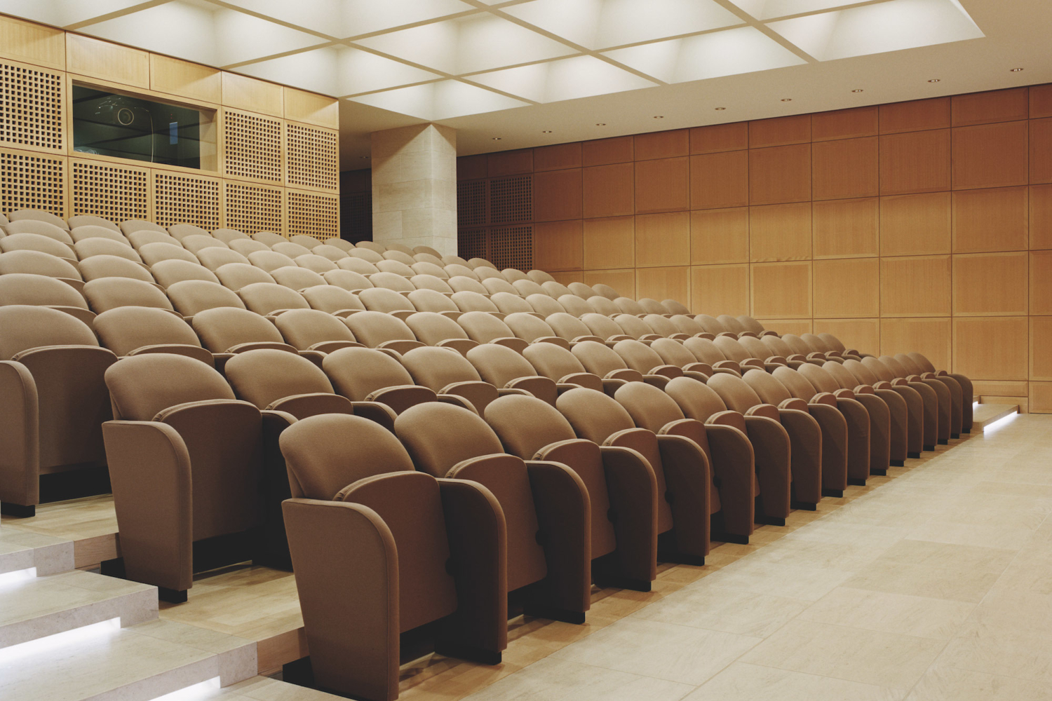 Auditorium of Mudam Luxembourg, I. M. Pei Architect Design © Photo : Christian Aschman | Mudam Luxembourg