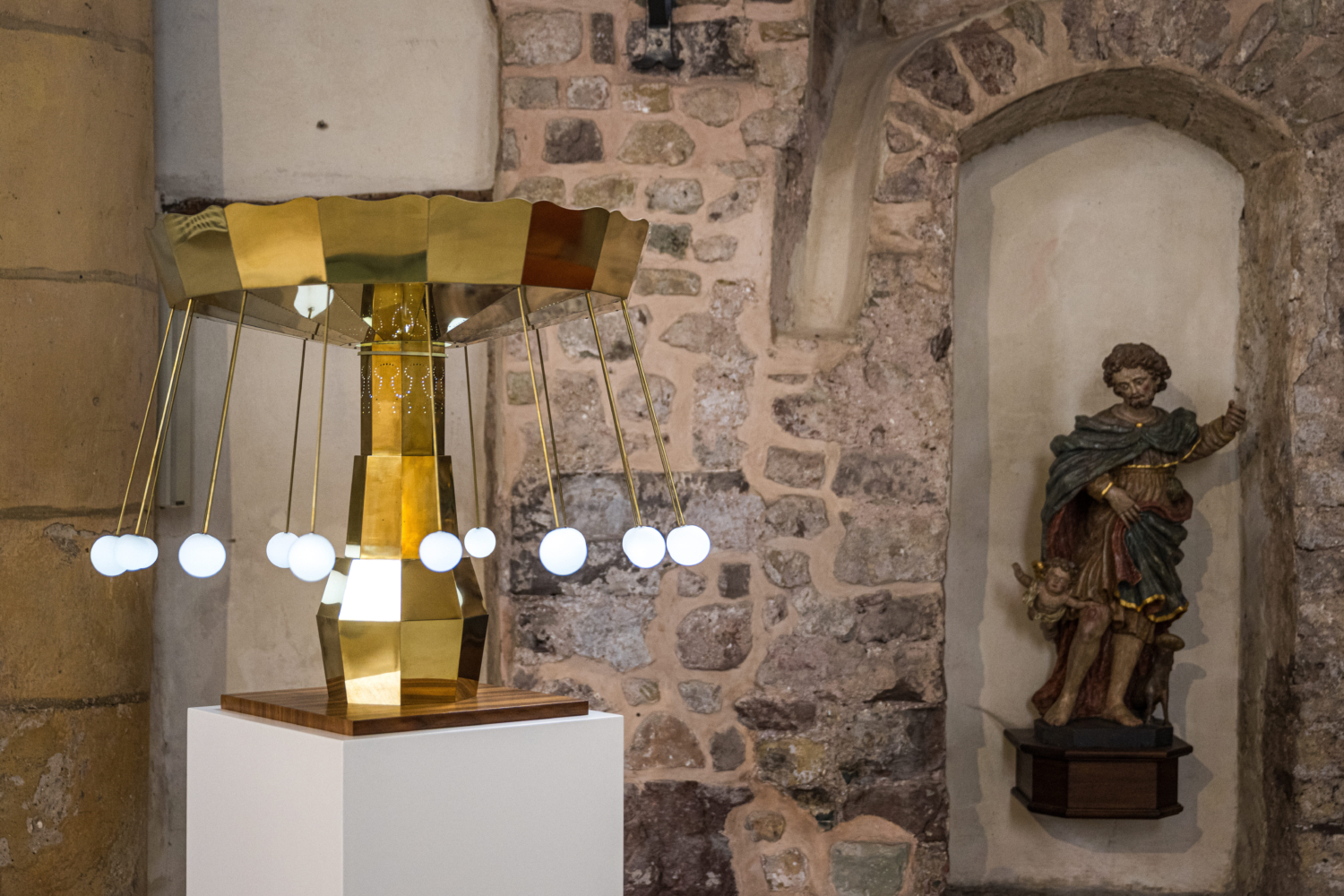 Su-Mei Tse, ‘Vertigen de la Vida (Dizziness of Life)’, 2011. In collaboration with Jean-Lou Majerus. Collection Mudam Luxembourg. Exhibition view ’Dodeka: 12 Works for 12 Cantons‘, Vieille Église Saint-Laurent, Diekirch. Photo: Mike Zenari © Mudam Luxembourg